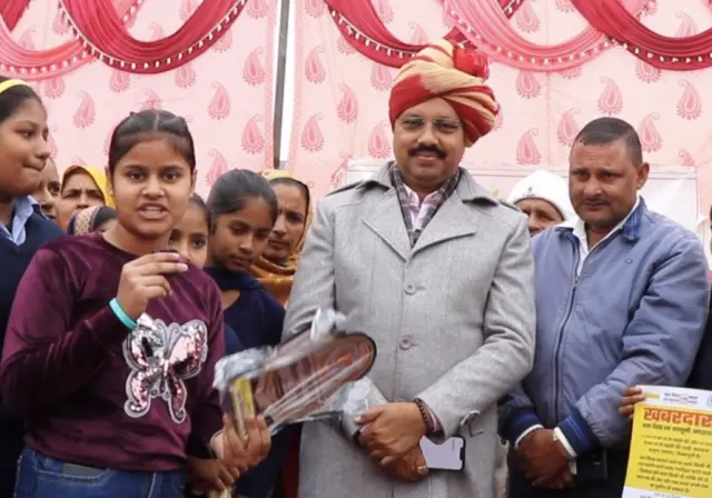 संकल्प यात्रा में व्यक्तिगत और सामूहिक मसलों का हो रहा समाधान