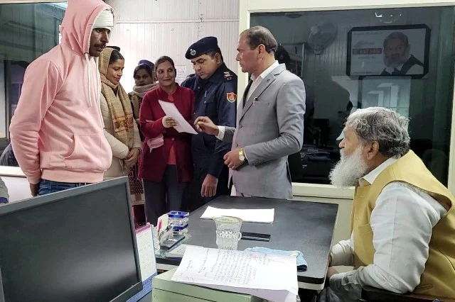 विज ने अंबाला के पड़ाव थाना एसएचओ को लगाई फटकार