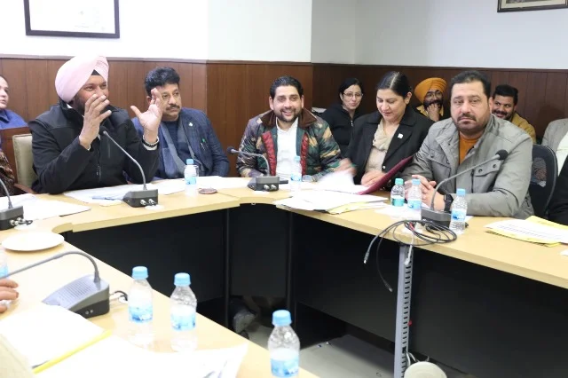 सरकार साफ-सुथरा वातावरण व लोक-हितैषी सुविधाएं मुहैया करवाने के लिए प्रतिबद्ध - बलकार सिंह