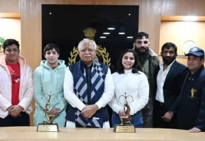 सीएम ने खेलों को बढ़ावा देने के लिए खिलाड़ियों से मांगे सुझाव