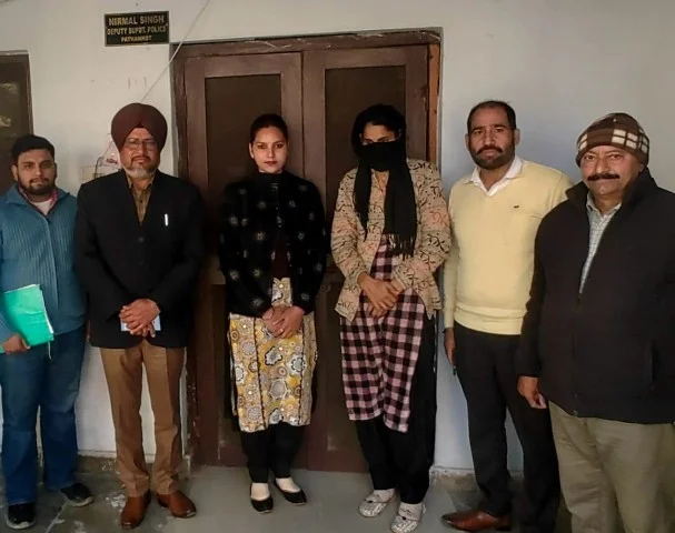 थाने में शादी का विवाद निपटाने के एवज में रिश्वत लेते महिला गिरफ्तार