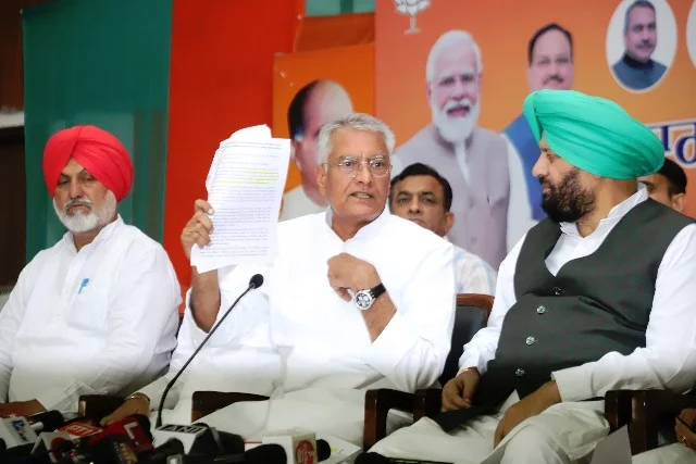 आप या  मान से प्रश्न क्यूँ नहीं पूछते किसान संगठन - जाखड़