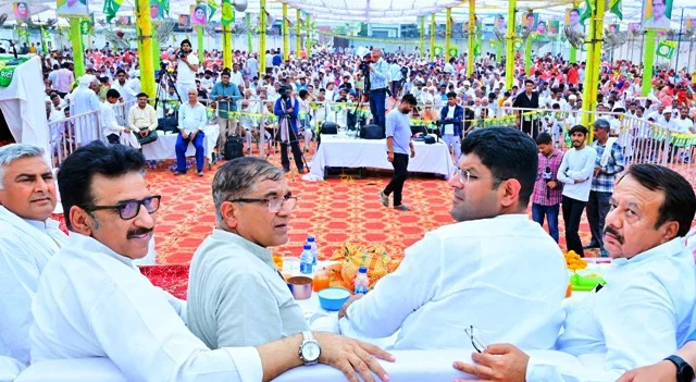 जेजेपी की मेहनत के आगे नहीं टिक पाएंगे बीजेपी-कांग्रेस नेता - दुष्यंत