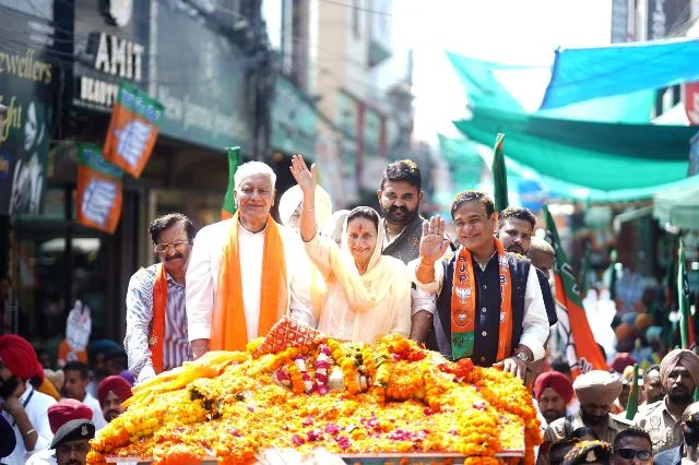 परनीत कौर ने किया पटियाला से नामांकन दाखिल