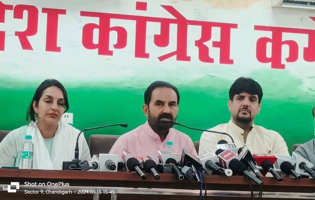 बीजेपी लोगों के साथ संवाद के बजाय तानाशाही करती है -  शक्ति सिंह गोहिल