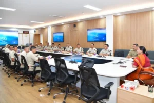 C.R.P.F. के प्रक्षिशु अधिकारियों ने की सीएस से मुलाकात