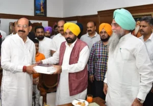 मोहिंदर भगत ने ली विधायक पद की शपथ