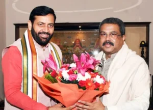 सीएम सैनी ने केंद्रीय शिक्षा मंत्री धर्मेंद्र प्रधान से की मुलाकात