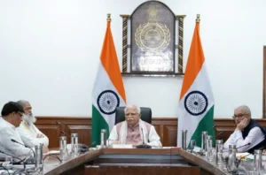 केंद्रीय परियोजनाओं को समय पर लागू करें अधिकारी - मनोहर लाल