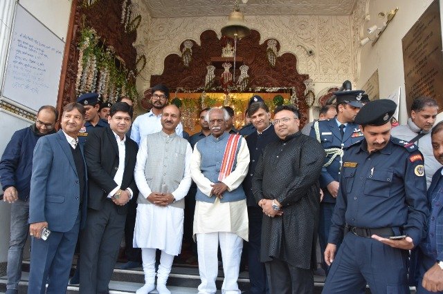 राज्यपाल पहुंचे बांके बिहारी मंदिर