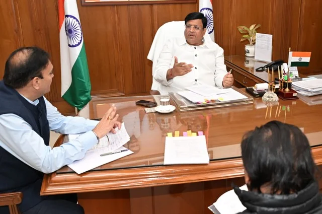 हेलीकॉप्टर सेवा से जुड़ी औपचारिकताएं जल्द करें पूरी - गोयल