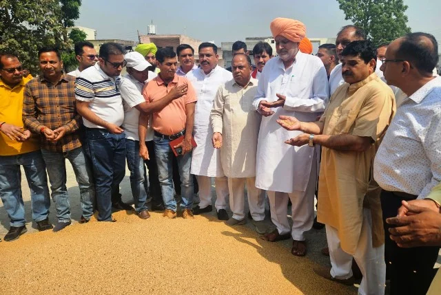 कृषि मंत्री राणा ने किया मंडियों का दौरा