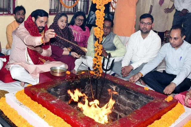 मुख्यमंत्री ने श्री काली माता मंदिर में की पूजा अर्चना