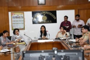 डीसी ने लोगों से सतर्कता बरतने की अपील की