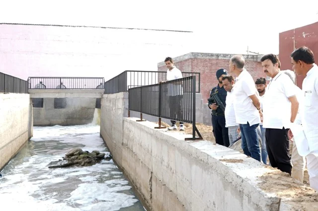 ड्रेन सफाई की रिपोर्ट मुख्यालय को भेजने का निर्देश
