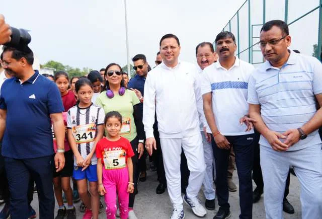 मुख्यमंत्री ने देहरादून में युवाओं का उत्साह बढ़ाया