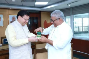 वन भूमि हस्तांतरण और पर्यावरण स्वीकृति के लिए CM धामी ने केंद्रीय मंत्री से की बैठक