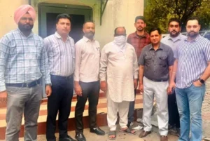 20,000 रुपए की रिश्वत लेते हुए क्लर्क रंगेहाथ पकड़ा गया