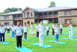 मुख्यमंत्री आवास परिसर में आयोजित हुआ योग कार्यक्रम