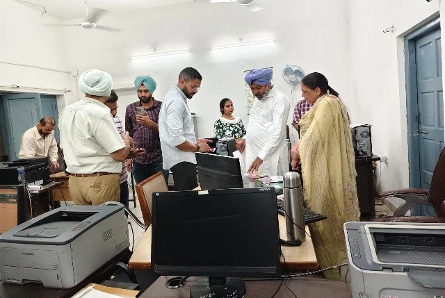 कर एवं आबकारी विभाग के कामकाज का मंत्री चीमा ने किया मुआयना