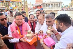 धामी ने ब्रह्मकुंड में पूजा कर राज्य की शांति और प्रगति की मनाई कामना