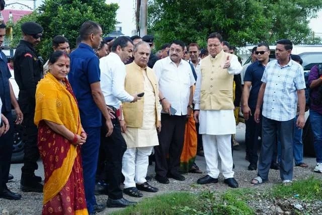 मुख्यमंत्री ने रायपुर के बाढ़ प्रभावित इलाकों का दौरा किया