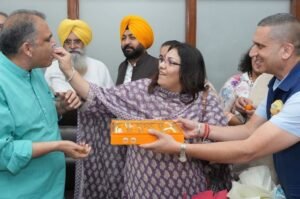 संजीव अरोड़ा ने संभाला पंजाब के मंत्री पद का दायित्व, परिवार साथ रहा