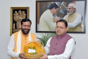 सीएम सैनी पहुंचे धामी के निवास पर