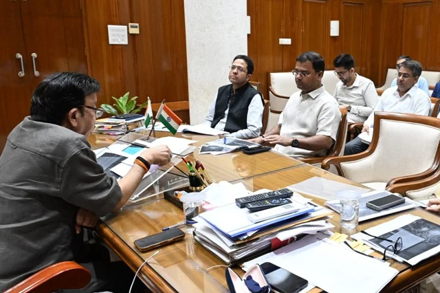 उद्योग मंत्री ने इलेक्ट्रिक वाहनों पर सब्सिडी बहाल करने के दिए निर्देश