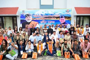 हरी झंडी दिखाकर कैलाश यात्रा का शुभारंभ