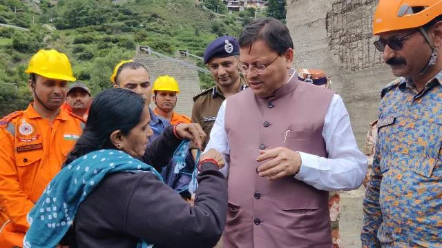 उत्तरकाशी त्रासदी राहत कार्य के दौरान सीएम धामी के सामने आया मार्मिक नज़ारा