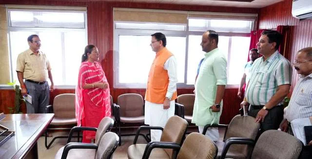 कार्यालयों की व्यवस्थाओं पर मुख्यमंत्री ने लिया जायजा