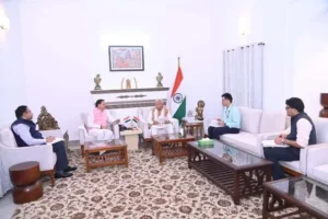 केंद्रीय मंत्री खट्टर से सीएम धामी ने की आवास योजनाओं पर बातचीत