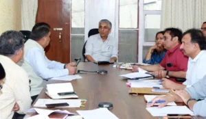जिला अस्पतालों को आधुनिक बनाने के काम की हुई समीक्षा