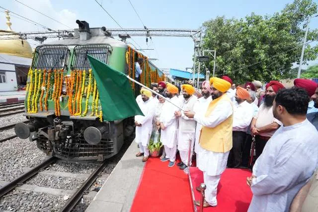 तख्त श्री हजूर साहिब की यात्रा पर निकलीं पंजाब की महिला पंचायत नेता