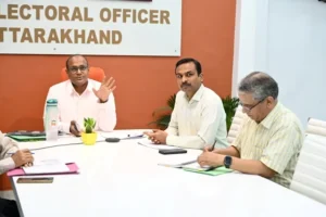 मुख्य निर्वाचन अधिकारी ने जिला अधिकारियों के साथ की समीक्षा
