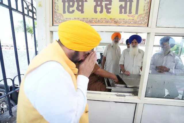 मुख्यमंत्री ने फतेहगढ़ साहिब में दर्शन किए