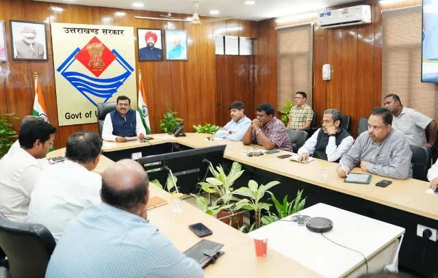 उत्तराखंड सचिवालय में रेलवे-सरकार के बीच सहयोग पर जोर
