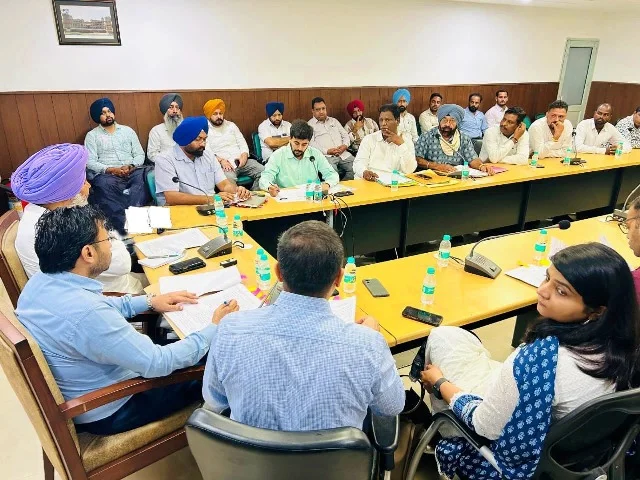 कर्मचारियों की मांगों पर सरकार गंभीर, भर्ती होगी नियमित