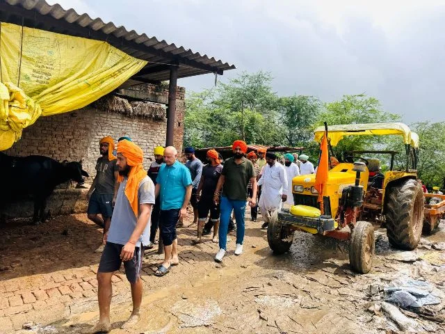 तरनतारन में बाढ़ प्रभावित इलाकों का सिसोदिया व पंजाब मंत्रियों ने किया मुआयना