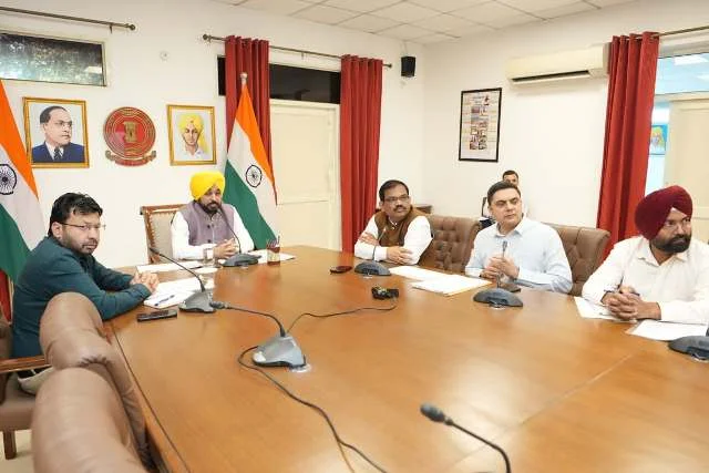 पंजाब में बाढ़ के बाद चल रहे सफाई अभियान पर मुख्यमंत्री की समीक्षा