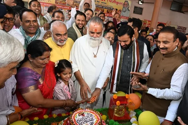 गोबर-गौमूत्र उत्पादों का करें उपयोग, बढ़ाएं स्वावलंबन - CM