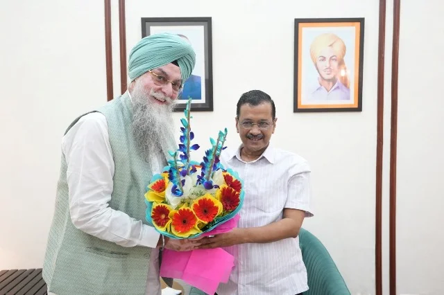 दीपावली अवसर पर स्पीकर संधवां ने अरविंद केजरीवाल से की सौहार्दपूर्ण मुलाकात