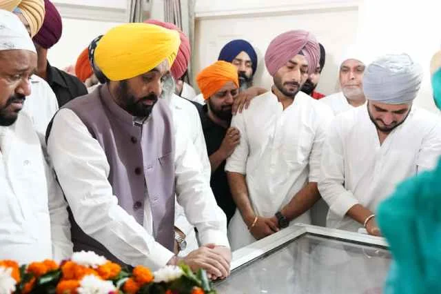 पंजाब के मुख्यमंत्री ने गायक राजवीर जवंदा के निधन पर जताया गहरा दुख