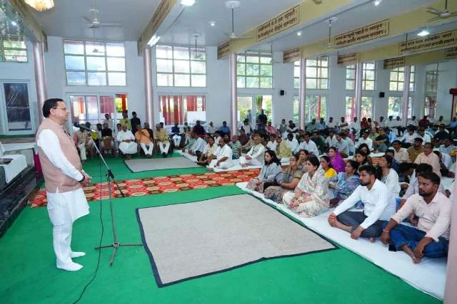 वरिष्ठ प्रचारक राधेश्याम जी को श्रद्धांजलि देने पहुँचे सीएम धामी