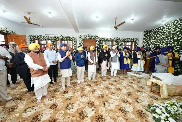 गुरु तेग बहादुर जी के स्मृति कार्यक्रमों में मान–केजरीवाल ने की नतमस्तक हाजिरी