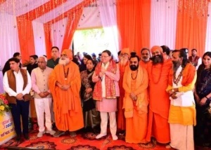 धामी ने अखाड़ों के आचार्यों के साथ की महत्वपूर्ण बैठक