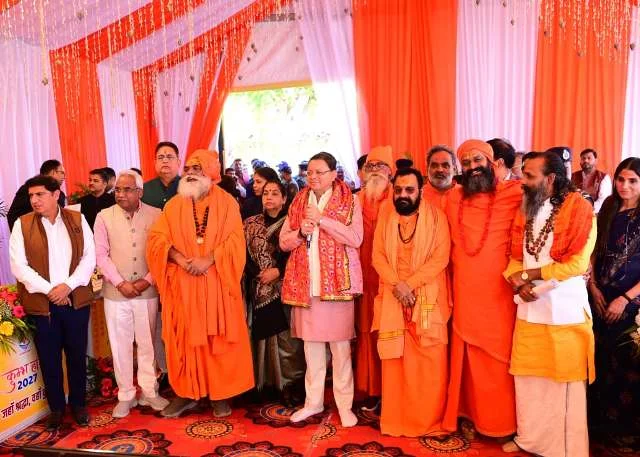 धामी ने अखाड़ों के आचार्यों के साथ की महत्वपूर्ण बैठक