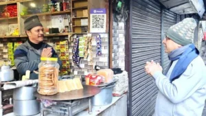 नैनीताल में मुख्यमंत्री की सादगी दिखी, भरत की दुकान पर रुके और चाय पी