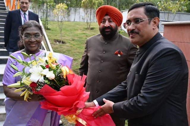 राष्ट्रपति मुर्मू ने देहरादून में हिमालयी विरासत और आधुनिकता का संगम किया उद्घाटित
